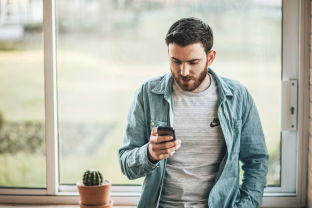 Kaip laikote savo telefoną? Šis vienos minutės testas atskleis jūsų charakterį geriau nei horoskopas