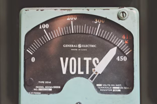 Mokslininkai pralaužė elektroninį garso barjerą: šis atradimas gali pakeisti visą elektronikos rinką