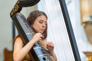 Neatrastas baroko muzikos talentas: vienuolė kompozitorė vieninteliame koncerte Šv. Kotrynos bažnyčioje