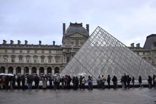 Luvras smogia turistams: bilietai ne europiečiams brangs iki 32 eurų ir tai dar ne viskas