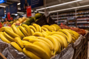 Tenka išmesti bananus vos po kelių dienų? Paprastas triukas, kaip juos išlaikyti geltonus