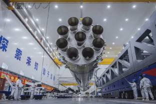 Istorinis momentas kosmoso srityje: kinų raketa grasina perrašyti kosmoso lenktynių taisykles