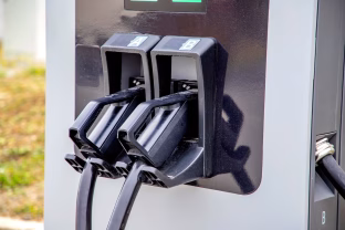 Vidaus degimo variklių progresas sustojo, o iki kokio lygio šiandien pakilo elektromobilių kartelė?