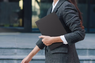 „Fujitsu“ pristatė lengviausią nešiojamą kompiuterį pasaulyje, naujasis „FMV UX-K3“ sveria tik 634 gramus