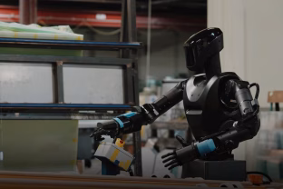 Naujas humanoidinis robotas „Phantom MK1“ gąsdina pasaulį, ar kare dar liks vietos žmogui?