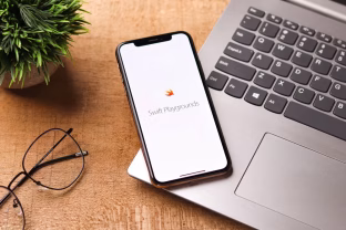 „Apple“ žengė netikėtą žingsnį: bendrovės programavimo kalba galės būti naudojama ir „Android“ sistemoje