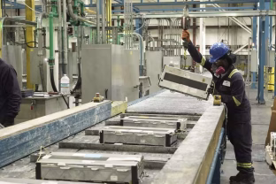 Pasaulis stebi naują ekologinį lūžį: Kinija pasiekė beveik 100 proc. elektromobilių baterijų perdirbimą