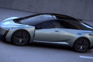 Atsisveikinimas su benzinu? Naujoji „Toyota Corolla“ tapo elektrine ir keičia automobilių rinkos istoriją