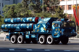 Palydovai užfiksavo keistą reiškinį Tibete: Kinija slepia raketas po atsidarančiais betoniniais stogais