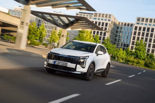 Nauja mada ar protingas sprendimas? Vis daugiau lietuvių renkasi įkraunamus hibridinius automobilius