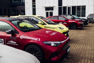 Trys elektromobiliai net nepasiekė finišo: kurie modeliai pataiko į deklaruojamą nuvažiuojamą atstumą?