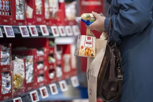 Lietuviai šiemet taupys kaip niekada anksčiau: atskleidė, kaip ruošiasi artėjančioms šventėms