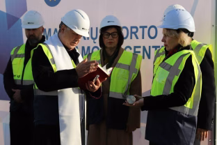 Istorinis įvykis Mažeikiuose: kyla įspūdingas sporto centras, įleista kapsulė su laišku ateities kartoms