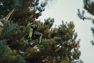 Nauja „Bitės“ reklaminė kampanija: internetas, kuris veikia net tada, kai pabėgai nuo visų