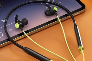 Daugelis atsisako belaidžių ausinukų ir renkasi šį sprendimą, įvardintos tokio sprendimo priežastys