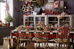 Grįžta šiluma, jaukumas ir prasmė: ką apie Kalėdų dekorą sako interjero dizaineriai ir kokių klaidų vengti