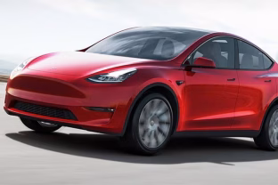 Techninės apžiūros fiasko: „Tesla“ modeliai stringa techninėse apžiūrose, blogiausias rezultatas per dešimtmetį