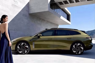 Įspūdingas kiniškas elektrinis automobilis: trys varikliai, generatorius ir LiDAR ant stogo