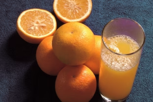 Šokiruojantis mokslininkų atradimas: apelsinų sultys gali pakeisti ne tik cukraus lygį, bet ir jūsų likimą