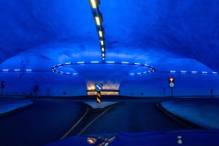 Milijonų vertas tunelis po kalnais: įspūdingame Norvegijos tunelyje paslėptas neįtikėtinas saulėtekis