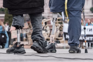 Vokietija pelnosi iš Rusijos karo pasekmių? Karo aukos kuria milijoninę rinką Vakarų gamintojams