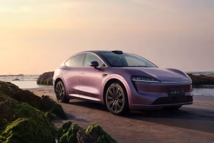 Važiavimas per liepsnas – realybė ar reklaminis burbulas: nesudegė, bet ar tai reiškia, kad saugu?