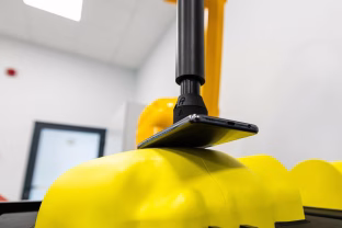 Nauja laboratorija atskleis tiesą: tikrins telefonus dėl spinduliuotės, pavojingi modeliai bus naikinami