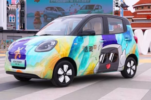 Mini stebuklas iš Kinijos nuvertė „Tesla“: pigūs elektromobiliai perrašo automobilių rinkos taisykles