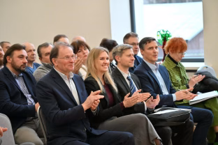 Kaimai nyksta akyse: valdžia skiria milijonus stambiesiems, smulkieji ūkininkai palikti išgyventi vieni