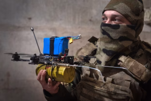 Neįtikėtinas ukrainiečio žygdarbis fronte: internete masiškai plinta žadą atimantis vaizdo įrašas, pamatykite tai
