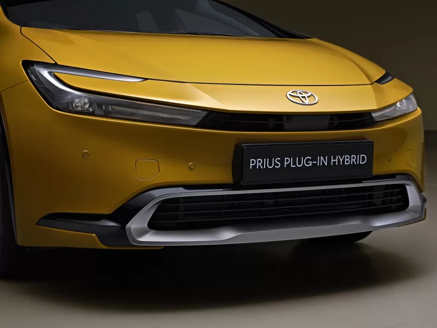Lietuvoje siūlomas naujausias „Prius“ modelis: dar galima rezervuotis ikona tapusį „Toyota“ automobilį, aišku ir jo kaina