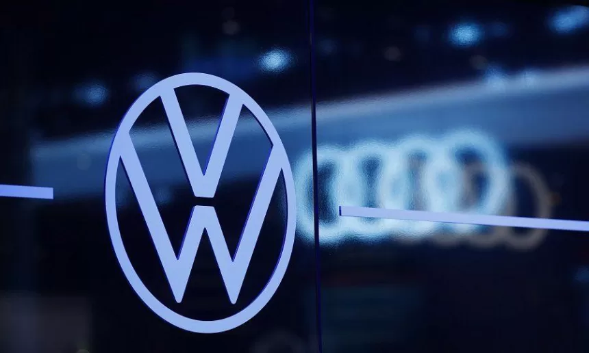 Kritinėje situacijoje – neatsakingas „Volkswagen“ elgesys: kompanijos darbuotojų elgesys sukėlė tikrą audrą internete