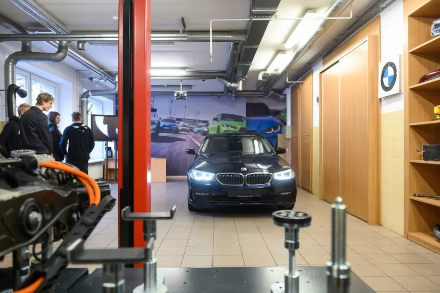 Baltijos šalyse tokio dalyko dar nebuvo: Vilniuje atidaryta pirmoji „BMW laboratorija“