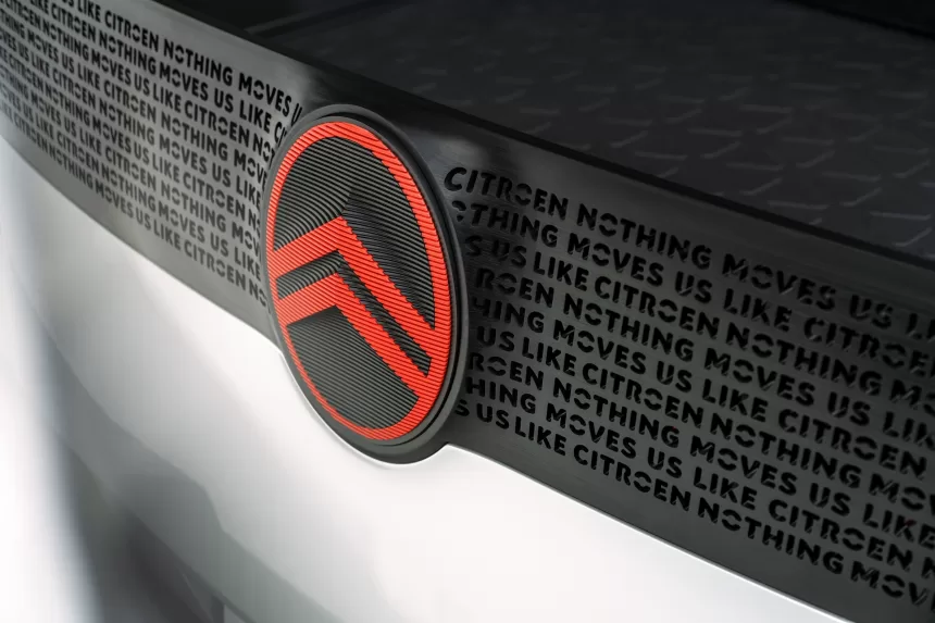 „Citroën“ jaudinančią erą pasitinka su nauju prekių ženklo identitetu ir logotipu