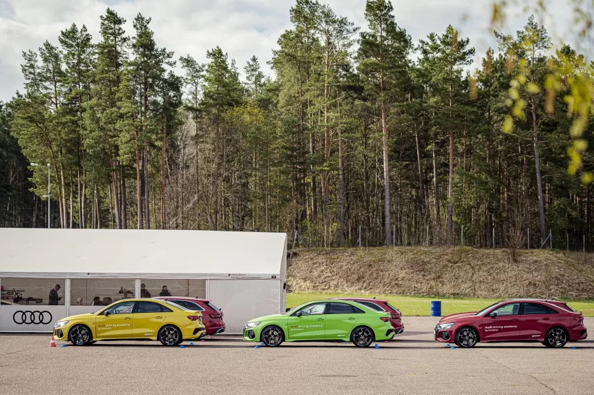 „Nemuno žiedo“ trasoje pristatytas dinamiškasis „Audi RS 3“