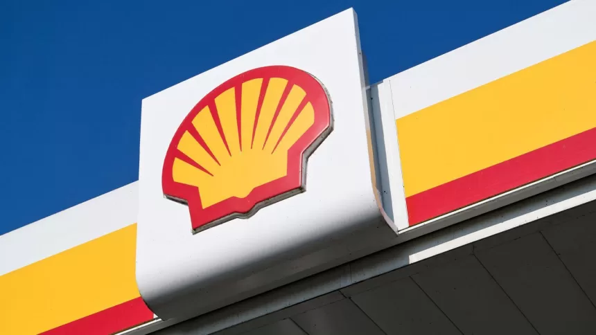 Suduotas rimtas smūgis Rusijos naftos rinkai: „Shell“ išplatino atsiprašymą, stabdo rusiškos naftos ir dujų pirkimus
