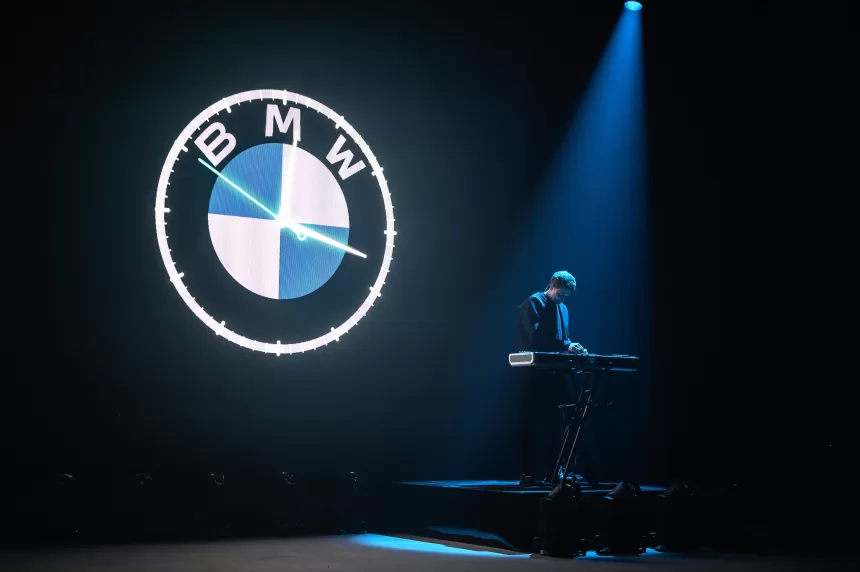 Lietuvoje debiutuoja pirmasis „BMW i5“ elektromobilis: įkrovimą bus galima reguliuoti pagal elektros kainas biržoje