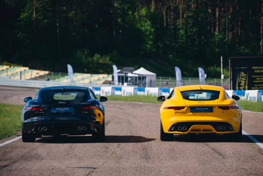 Lietuvoje išbandyti naujieji „Jaguar F-Type“: variklio garsas laimėtų „Euroviziją“
