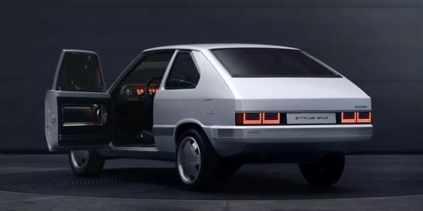 „Hyundai” pristatė keisčiausią metų elektromobilį: atrodo kaip seniena, o važiuoja kaip naujas