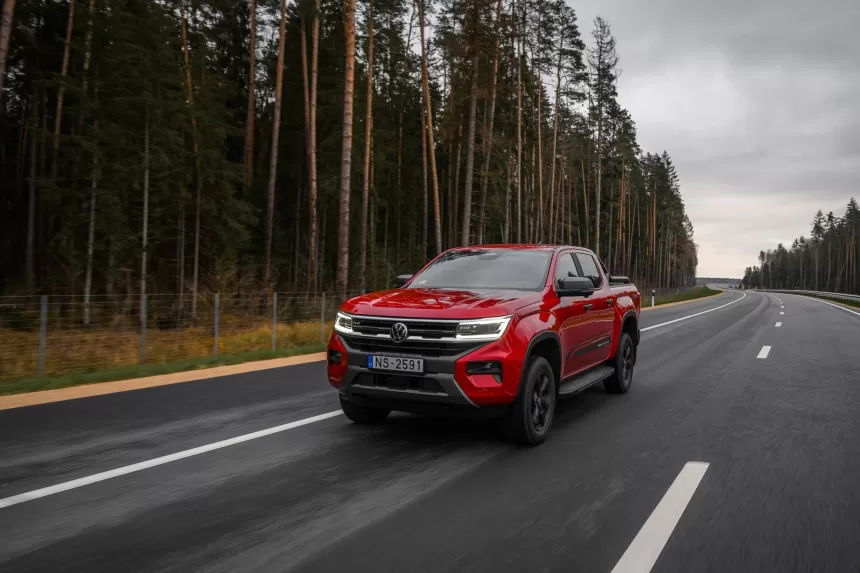 Dar galingesni ir talpesni naujos kartos „Volkswagen Amarok“ pikapai – jau Lietuvos keliuose