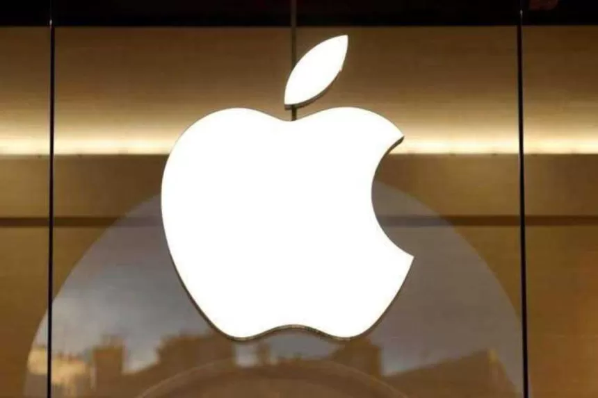 „Apple“ turi rimtų problemų su savo darbuotojais: kompanija ir vėl priversta kreiptis į teismą, darbuotojui pareikšti labai rimti kaltinimai