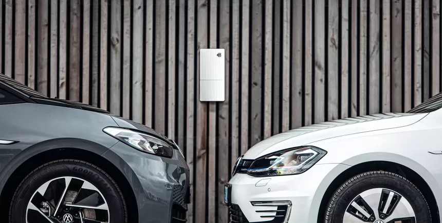 Elektromobilių įkrovimo rinkoje – naujas žaidėjas: „Teltonika“ pristatė išmanųjį EV įkroviklį