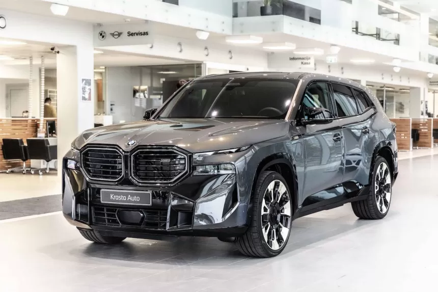 Karščiausia BMW naujiena – jau ir Lietuvoje: debiutuoja pirmasis toks „BMW M“ serijos automobilis