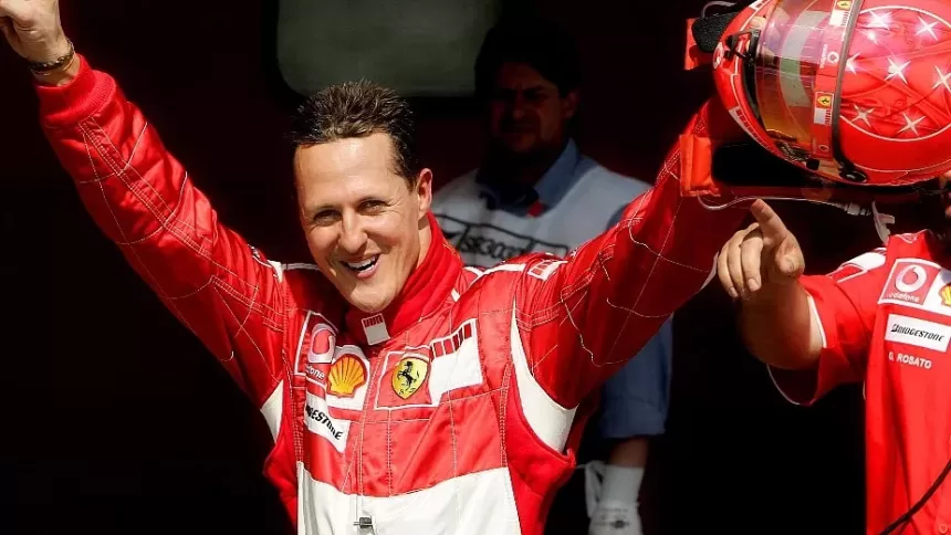 Paaiškėjo naujų detalių apie M.Schumacherio gydymą: legendinis vokietis buvo vežiojamas „Mercedes“ automobilyje, paaiškėjo, kokios to priežastys
