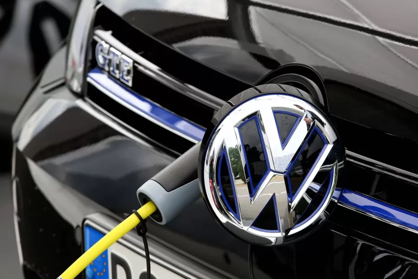 „Volkswagen“ artėja link automobilių rinkos revoliucijos: naujos kartos baterijos demonstruoja neįtikėtinus rezultatus, išspręstų didelę problemą