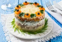 Visų mėgstamas tuno salotas šventėms paruoškite įdomiau, išbandykite receptus dabar