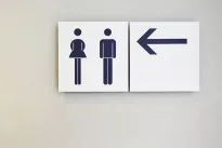 Negalite tuštintis darbe ar viešumoje? Gali būti, kad jus kamuoja ši grėsminga problema