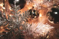 Kaip Kalėdų medis tampa šeimos atspindžiu: sužinokite, kaip stilingai papuošti Kalėdų eglutę