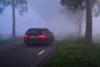 Didžiulis pavojus keliuose: paslaptingi rūko spąstai kelyje, apie kuriuos vairuotojai net nenutuokia