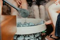 Suomijos ekspertų išvada šokiruoja: pasakė, kada geriausia eiti į pirtį, kad nepakenktumėte sau